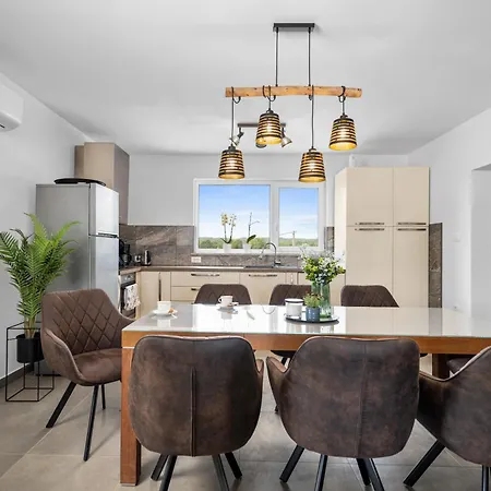 Family By 22estates Nyaraló