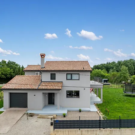 Family By 22estates *